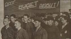 Фото 01: Граждане города Кирова на митинге 23 июня 1941 года. Фото Д. Онохина.