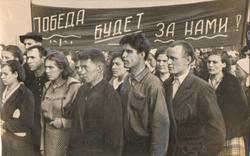 Фото 02 Момент митинга трудящихся г. Кирова 23 июня 1941 года. Фото Д. Онохина.